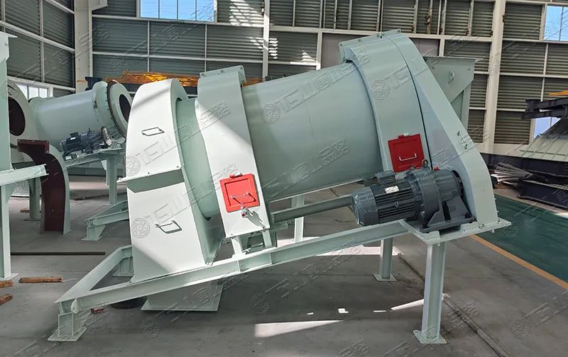 機(jī)制砂防離析、防揚(yáng)塵，有經(jīng)驗(yàn)的砂廠都在用加濕拌和機(jī)